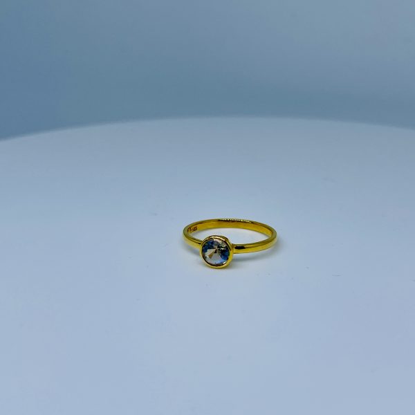 14 Karat Gelbgold Ring mit blauen Mondstein
