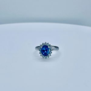 18 Karat Weißgold Ring mit blauen Saphir und Brillanten