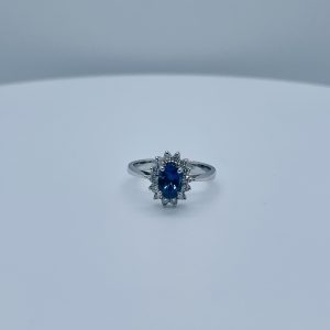 18 Karat Weißgold Ring mit blauen Saphir und Brillanten